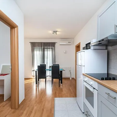 Apartment Eight By Kuzmanic Trogir