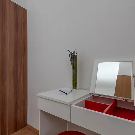 Apartment Eight By Kuzmanic *
