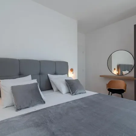 Eight By Kuzmanic Apartment