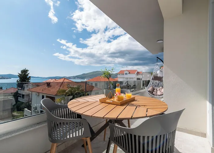 Eight By Kuzmanic Apartment Trogir